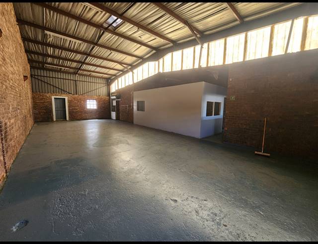 172M² WAREHOUSE TO LET IN WADEVILLE